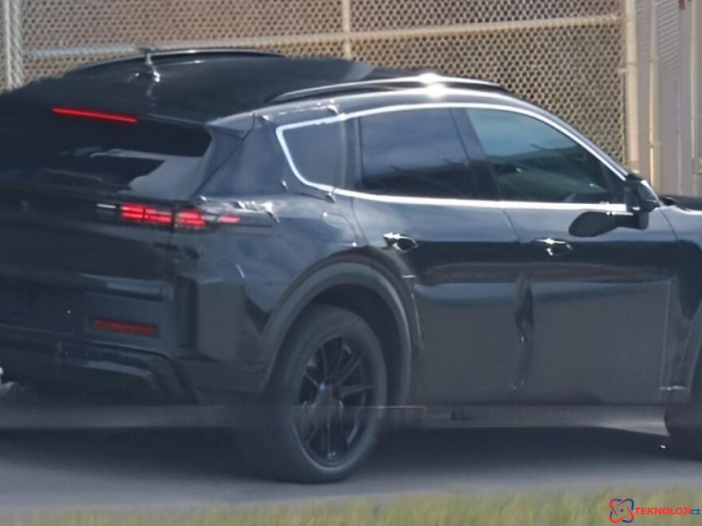 7 kişilik elektrikli SUV Porsche K1 kameralara yakalandı!